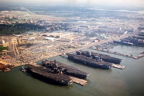 諾 福 克 海軍 基地